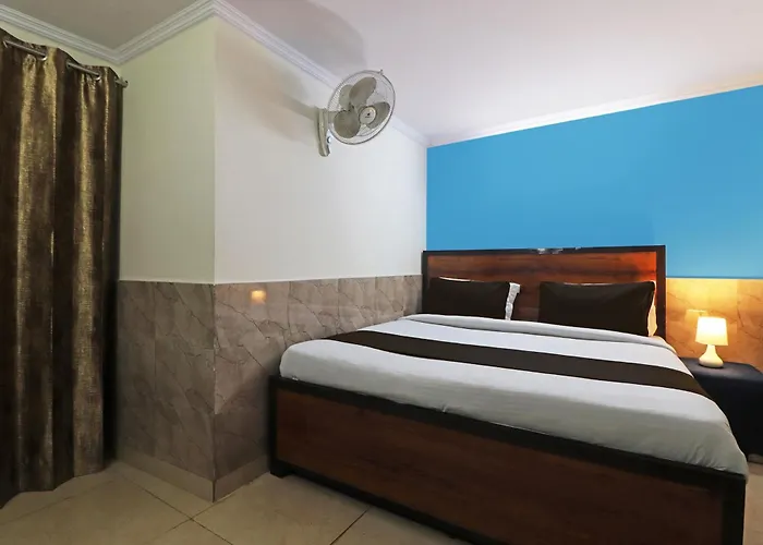 Hotel O Bluemoon Inn, South Campus New Delhi
